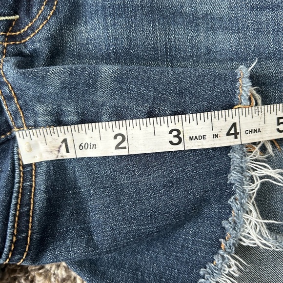 American Eagle dark wash Shortie shorts in like new condition size 4 - Picture 6 of 6